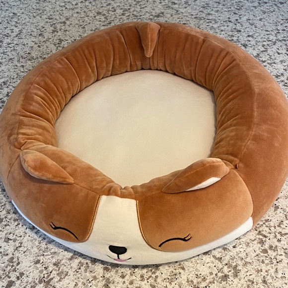 Squishmallows corgi dog bed - Picture 2 of 4